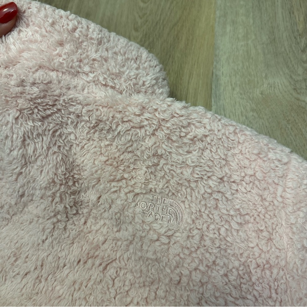 The North Face Soft Pink Fleece Jacket - Picture 7 of 9